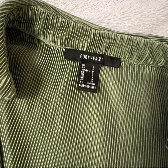 Green Plisse Pleated Ribbed Set - Picture 4 of 5